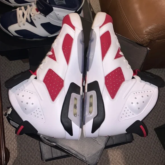 Retro 6 carmine size 11